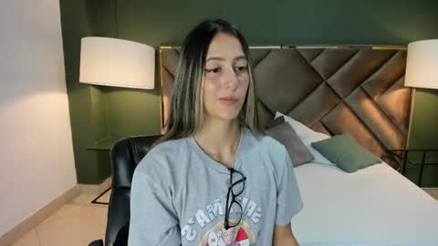 Snapshot of sophia_loreenn chatting on 02-04-26, 01:50 Sofia online show from 02-04-26, 01:50