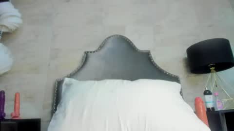 Snapshot of sophia_models chatting on 06-24-26, 07:35 Sophia online show from 06-24-26, 07:35