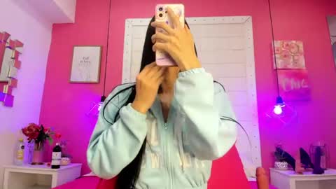 Snapshot of sophia_models chatting on 07-20-26, 07:27 Sophia online show from 07-20-26, 07:27