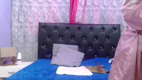 Snapshot of sophia_ny chatting on 02-13-25, 09:06 SOPHIA online show from 02-13-25, 09:06