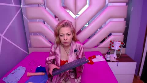 Snapshot of sophia_ny chatting on 02-22-25, 09:59 SOPHIA online show from 02-22-25, 09:59