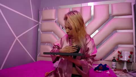 Snapshot of sophia_ny chatting on 02-24-25, 11:09 SOPHIA online show from 02-24-25, 11:09