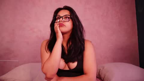 Snapshot of sophia_wilsonn_ chatting on 04-29-26, 04:22 Sofi online show from 04-29-26, 04:22