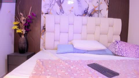 sophiaa10 online show from 04-28-26, 07:08