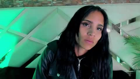 Sophia Paris online show from 12-20-25, 03:02