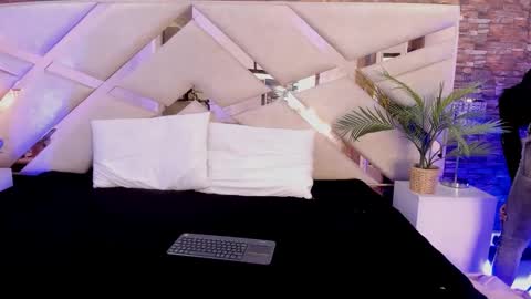 Sophia Paris online show from 12-21-25, 02:08