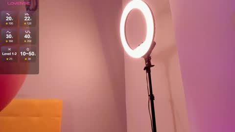 Snapshot of sophiaa_sensual chatting on 10-16-25, 01:39 Sophia online show from 10-16-25, 01:39
