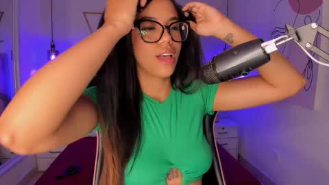 Sophie Hill  online show from 10-30-25, 08:09