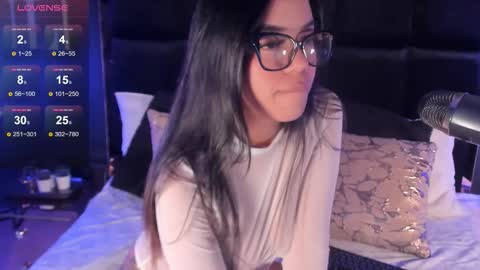 Sophie Hill  online show from 11-21-25, 08:40