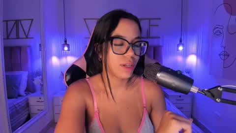 Sophie Hill  online show from 11-28-25, 08:00