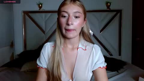 Snapshot of sophiaalee chatting on 09-10-25, 12:32 SophiaLee online show from 09-10-25, 12:32