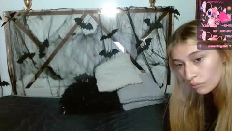 Snapshot of sophiaalee chatting on 10-28-25, 10:34 SophiaLee online show from 10-28-25, 10:34