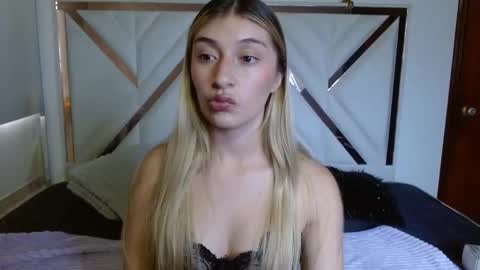 Snapshot of sophiaalee chatting on 12-15-25, 11:31 SophiaLee online show from 12-15-25, 11:31