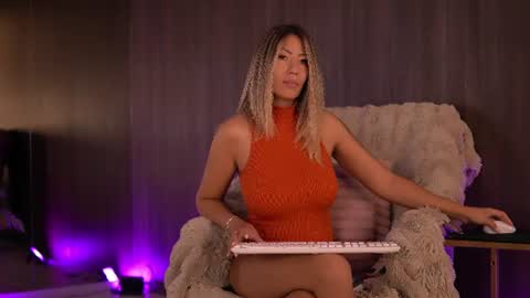 Snapshot of sophiapotts chatting on 07-23-26, 03:04 Sophie online show from 07-23-26, 03:04