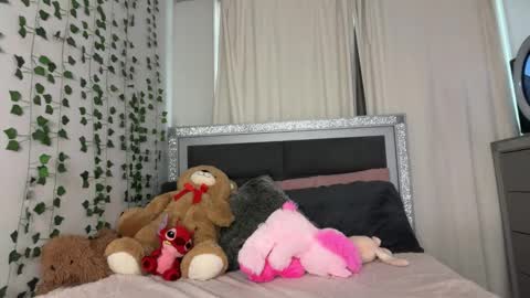 Sophia online show from 02-14-26, 06:15