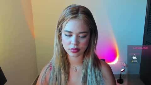 Snapshot of sophiazilla chatting on 10-30-25, 10:21 Sophia Smith online show from 10-30-25, 10:21