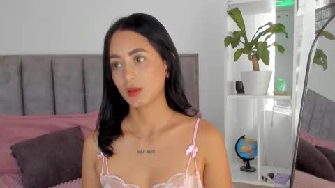 Snapshot of sophie_001 chatting on 09-12-25, 08:42 Sophie online show from 09-12-25, 08:42