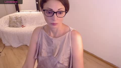 Snapshot of sophie_caring chatting on 01-12-25, 07:00 Sophie online show from 01-12-25, 07:00