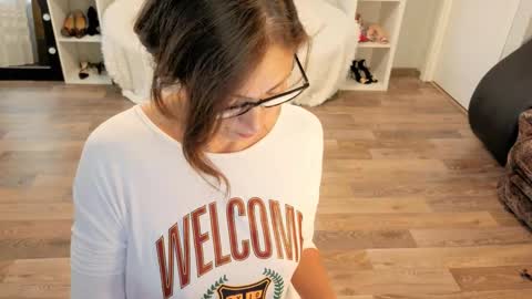 Snapshot of sophie_caring chatting on 09-27-25, 05:56 Sophie online show from 09-27-25, 05:56