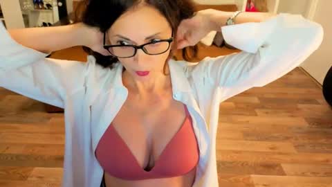 Snapshot of sophie_caring chatting on 12-14-25, 02:55 Sophie online show from 12-14-25, 02:55