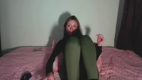 Snapshot of sophie_collins13 chatting on 02-09-25, 05:19 Sophie online show from 02-09-25, 05:19