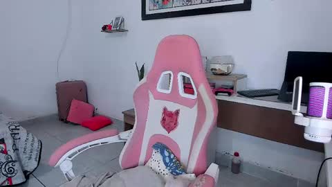 Snapshot of sophie_dolly_ chatting on 05-21-26, 09:11 sophie doll online show from 05-21-26, 09:11