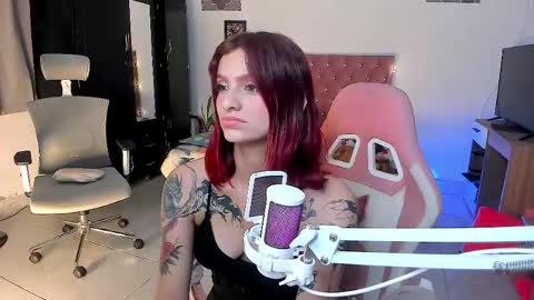 Snapshot of sophie_dolly_ chatting on 06-06-26, 02:05 sophie doll online show from 06-06-26, 02:05