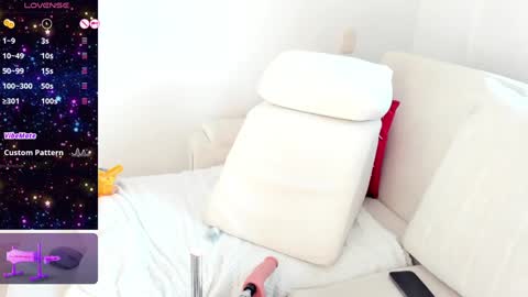 Snapshot of sophie_evanss_ chatting on 01-12-25, 09:40   online show from 01-12-25, 09:40