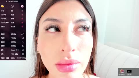 Snapshot of sophie_evanss_ chatting on 01-21-25, 11:02   online show from 01-21-25, 11:02