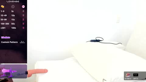 Snapshot of sophie_evanss_ chatting on 02-01-25, 10:44   online show from 02-01-25, 10:44