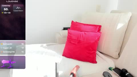 Snapshot of sophie_evanss_ chatting on 03-09-25, 09:03   online show from 03-09-25, 09:03