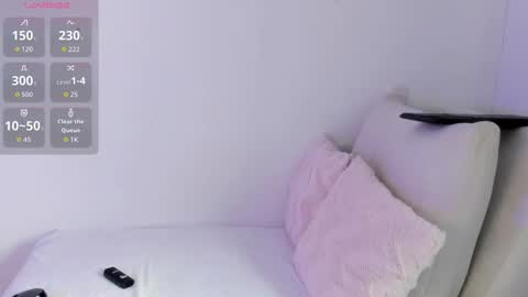 Snapshot of sophie_evanss_ chatting on 11-02-25, 07:16   online show from 11-02-25, 07:16