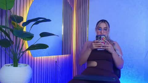 Snapshot of sophie_janner chatting on 06-06-26, 03:33 SOPHIE JANNER online show from 06-06-26, 03:33