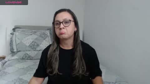 Snapshot of sophie_lopez1 chatting on 01-28-25, 03:15 Sofa online show from 01-28-25, 03:15