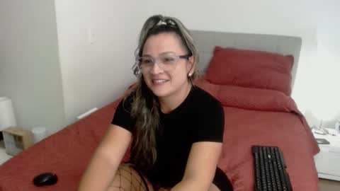 Snapshot of sophie_lopez1 chatting on 10-11-25, 03:50 Sofa online show from 10-11-25, 03:50