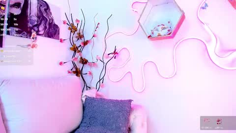 sophie_moon24 online show from 03-06-25, 12:43