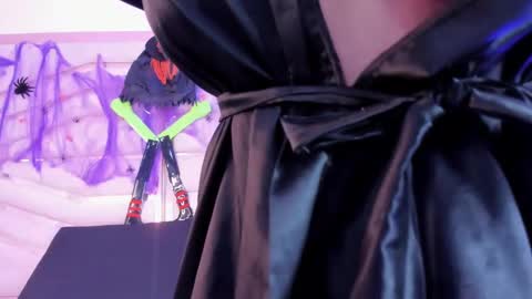 sophie_newton online show from 10-28-25, 12:30