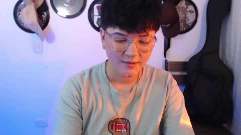 sophie_ross1 online show from 04-10-26, 01:55