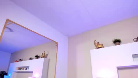 sophie russell  online show from 11-27-25, 03:52