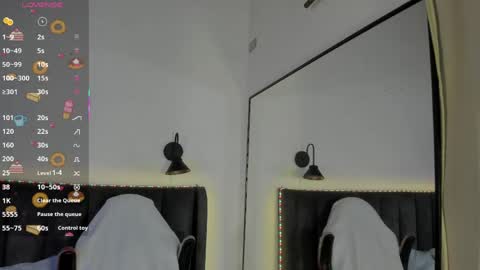 sophie_smith19 online show from 04-18-26, 01:37