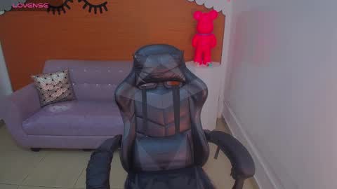 Snapshot of sophie_t_ chatting on 02-26-25, 03:32 Sofia online show from 02-26-25, 03:32