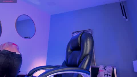 Sophie online show from 12-21-25, 01:46