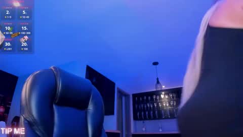 Sophie online show from 12-23-25, 01:47