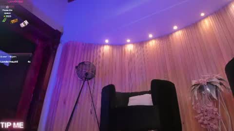 Snapshot of sophiebarnett_ chatting on 06-26-26, 12:37 Sophie online show from 06-26-26, 12:37