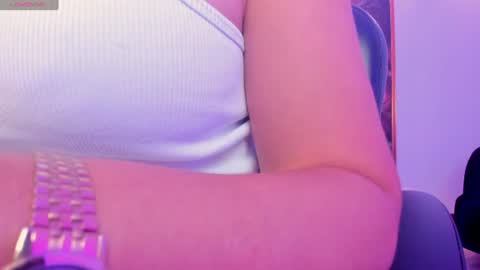 Snapshot of sophiebarnett_ chatting on 07-19-26, 11:41 Sophie online show from 07-19-26, 11:41