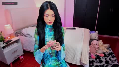 Snapshot of sophiecornett chatting on 12-31-24, 02:03    online show from 12-31-24, 02:03