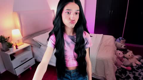 Snapshot of sophiecornett chatting on 01-22-25, 12:59    online show from 01-22-25, 12:59