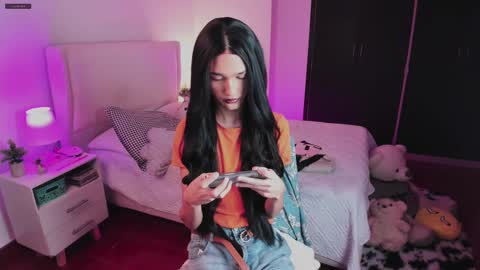 Snapshot of sophiecornett chatting on 09-10-25, 02:00    online show from 09-10-25, 02:00