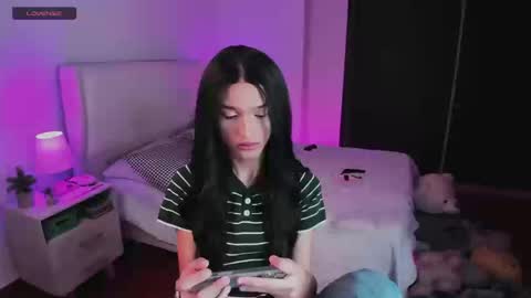 Snapshot of sophiecornett chatting on 09-12-25, 01:38    online show from 09-12-25, 01:38