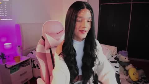 Snapshot of sophiecornett chatting on 10-30-25, 04:30    online show from 10-30-25, 04:30